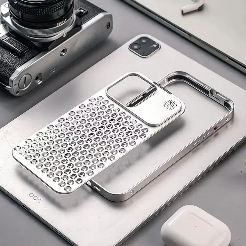 Metal snap-on heat dissipation phone case