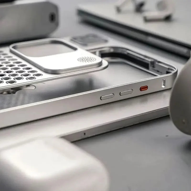 Metal snap-on heat dissipation phone case